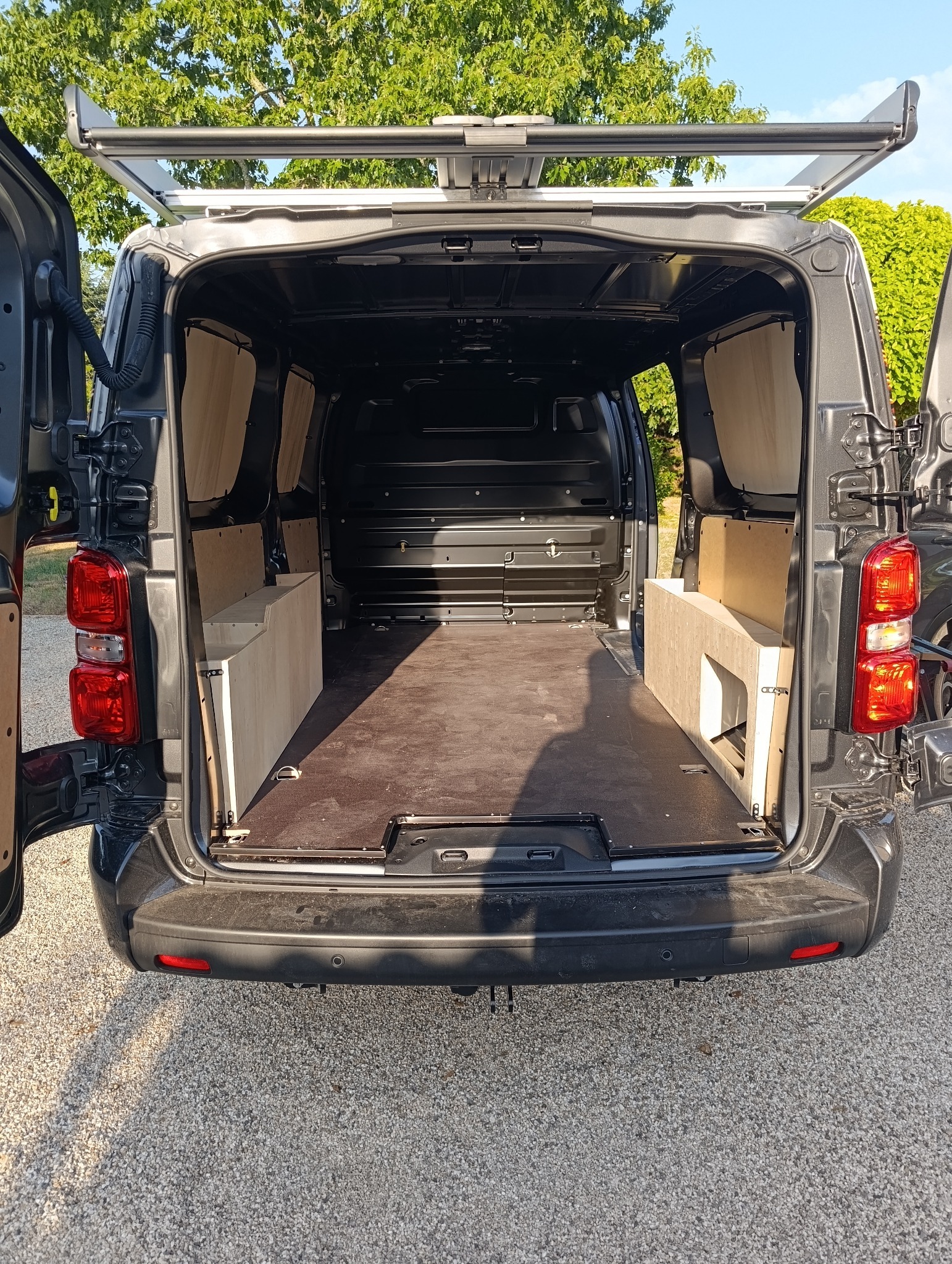 Projet d’aménagement : Habillage professionnel – Peugeot EXPERT